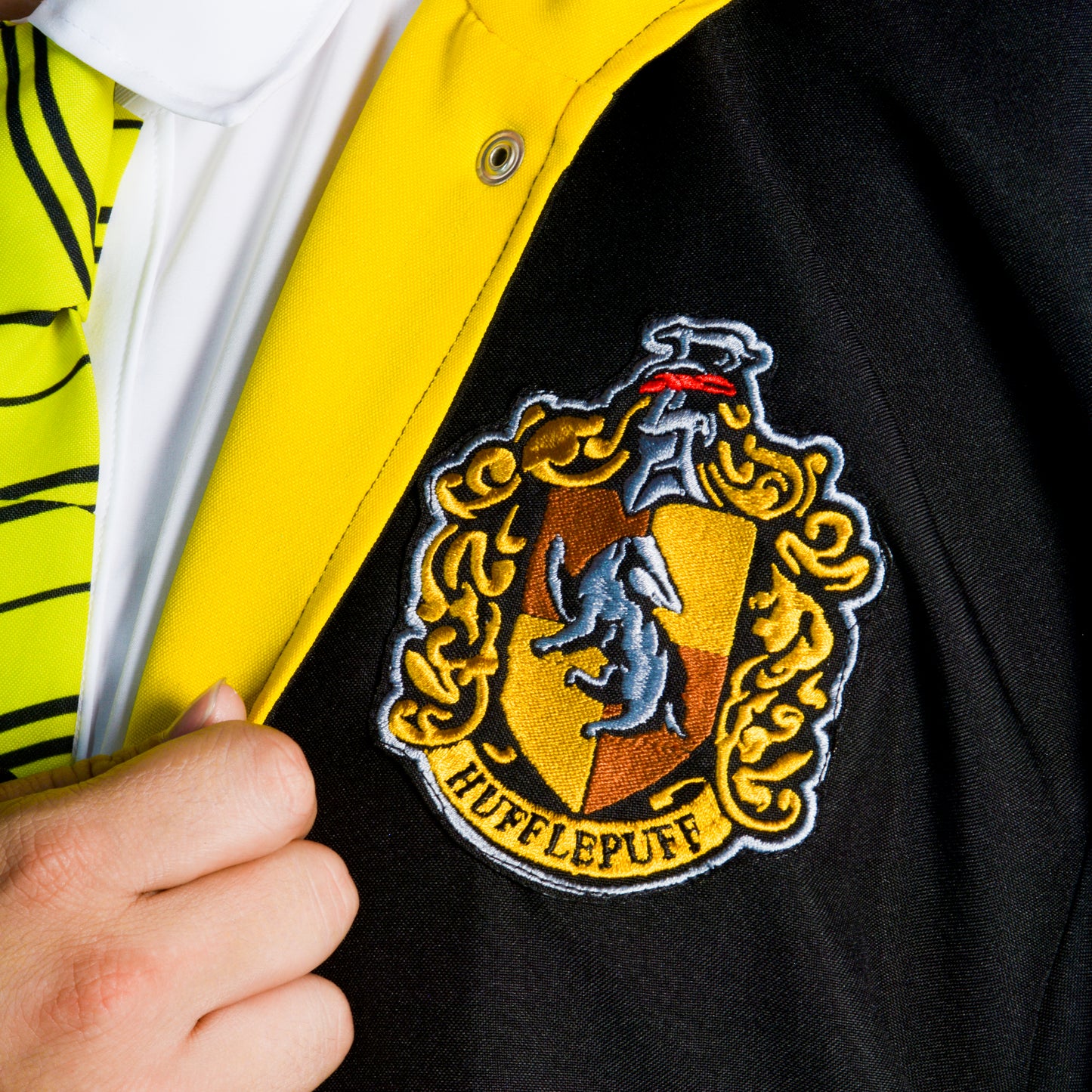 Uniforme completo Hufflepuff (Capa- camisa- pantalón-corbata - totebag)