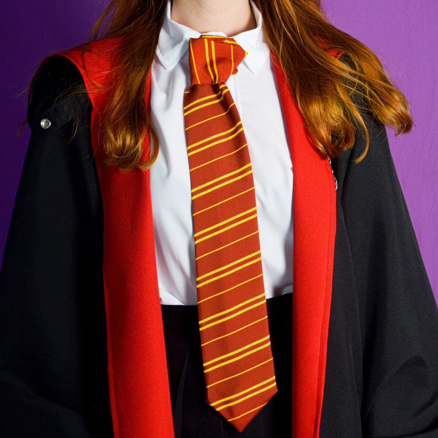 Uniforme completo Gryffindor (Capa- camisa- pantalón-corbata - totebag)